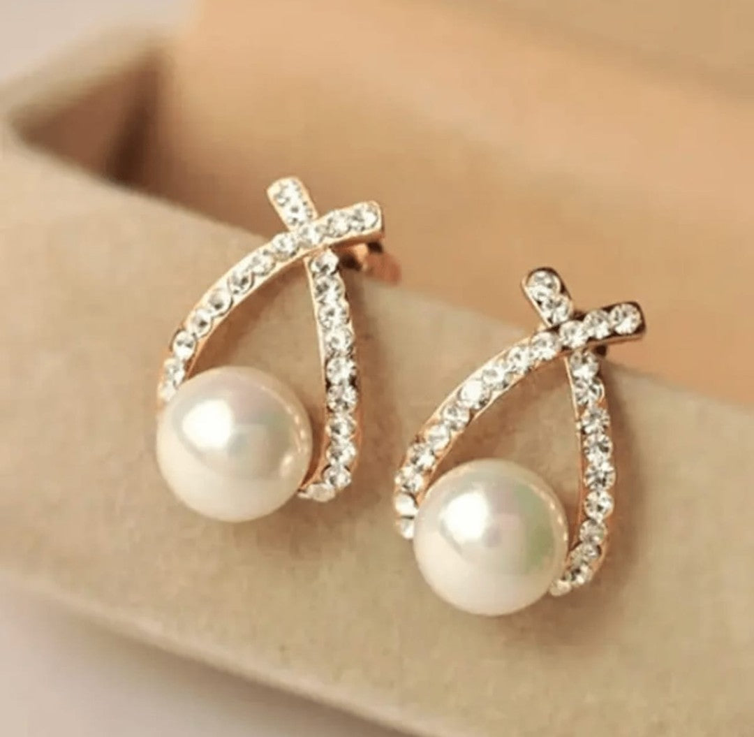 Diamond earring with pearl