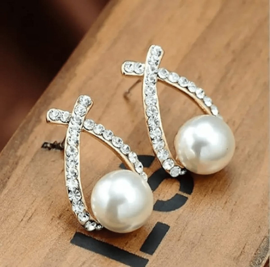 Diamond earring with pearl