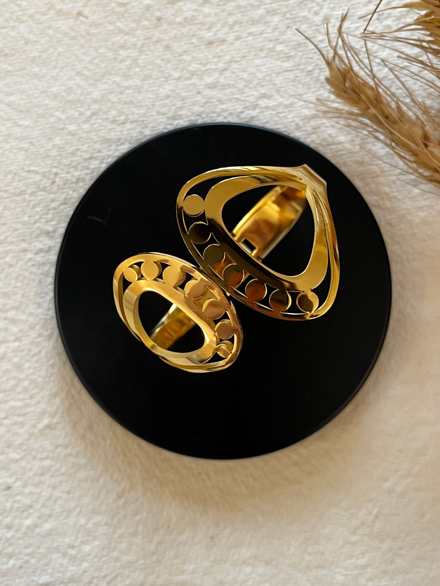 Chunky Gold Cuff (Openable)