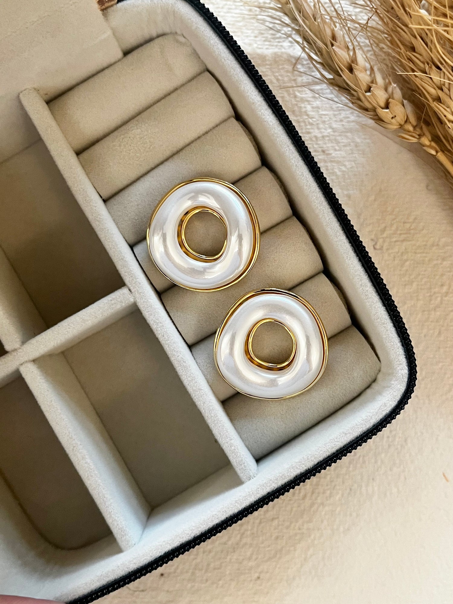 Chunky Pearl Hollow Studs