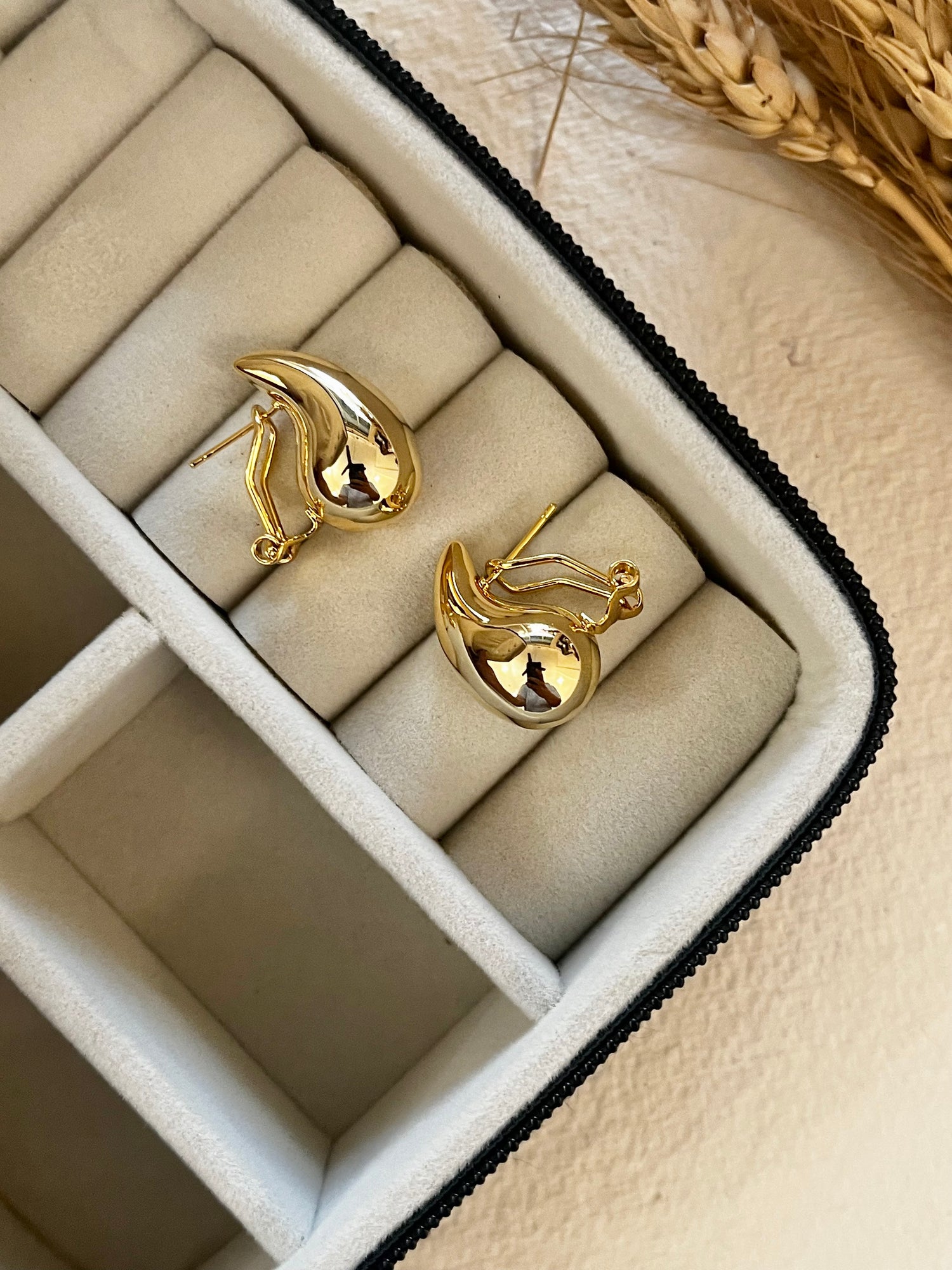 Medium Size Drop Studs