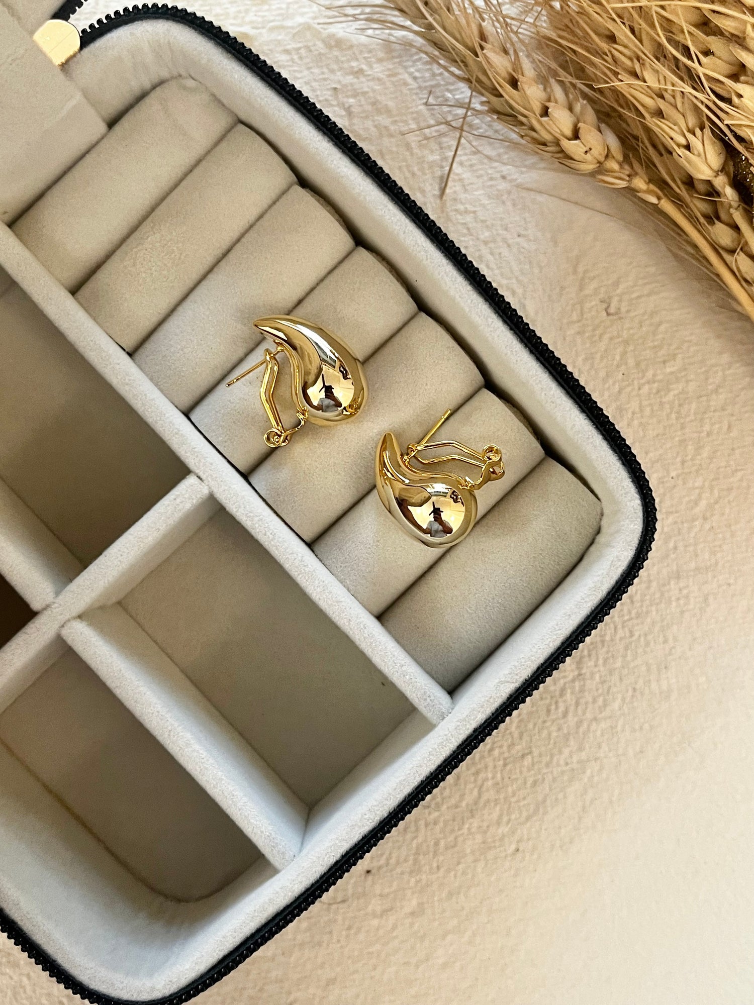 Medium Size Drop Studs