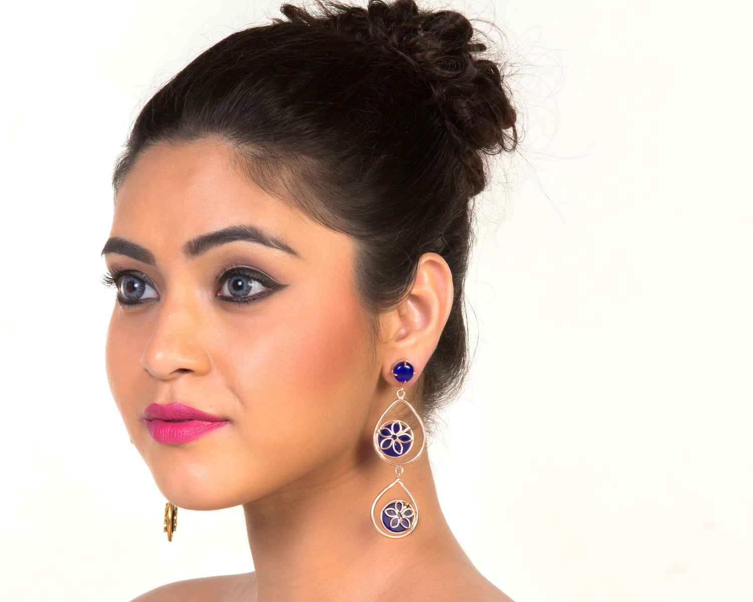 Peek A Boo - Blue Sapphire