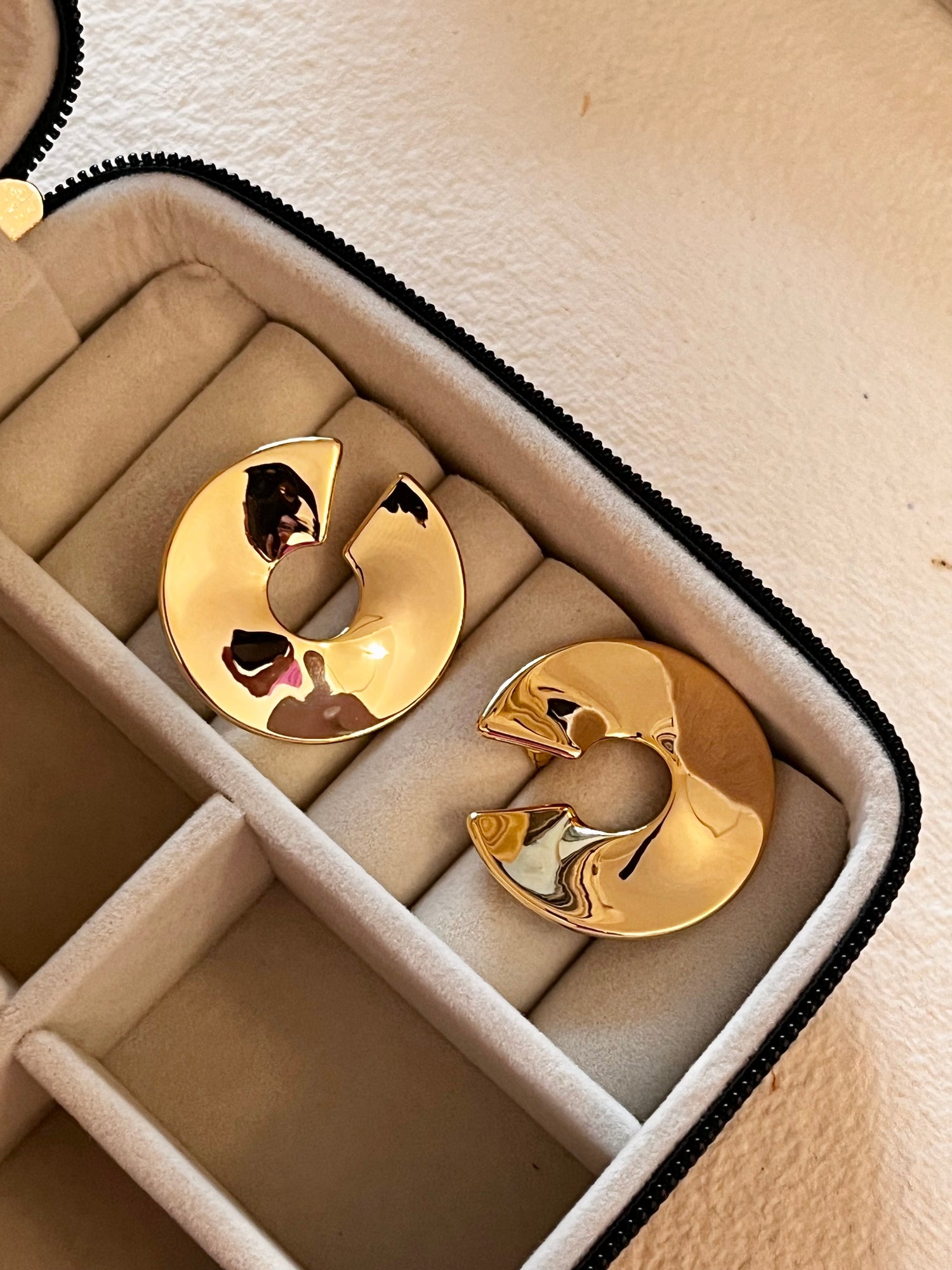 C-Shape Chunky Studs