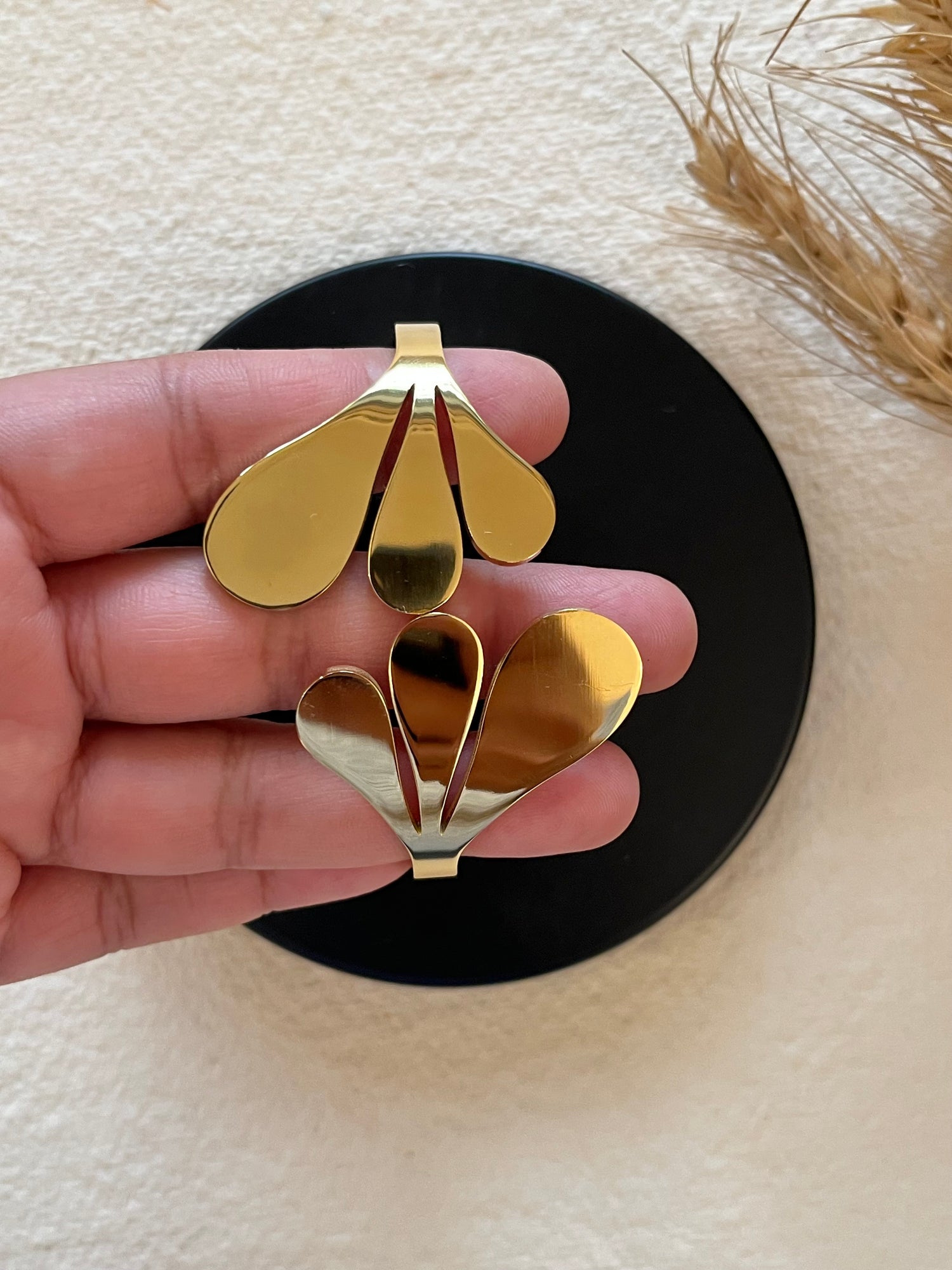 Chunky Leaf Cuff (Openable)