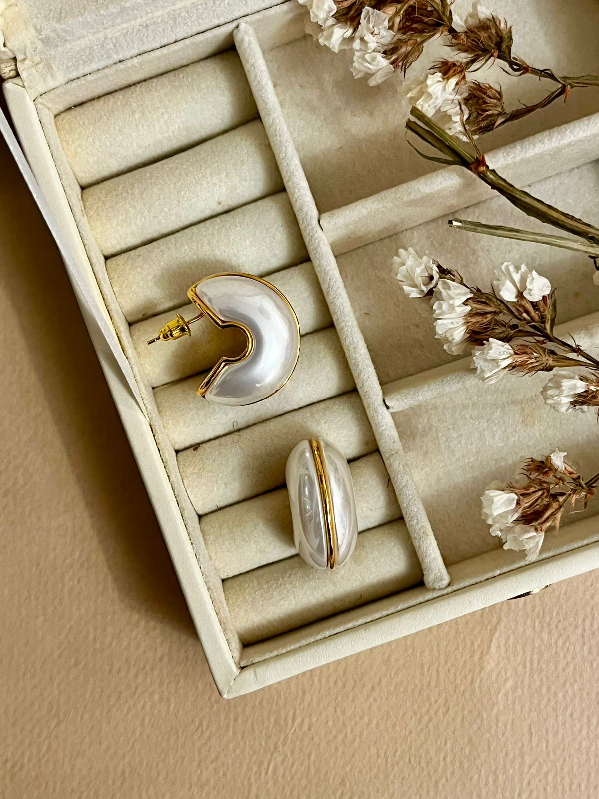 Mother of Pearl C-shape Earrings