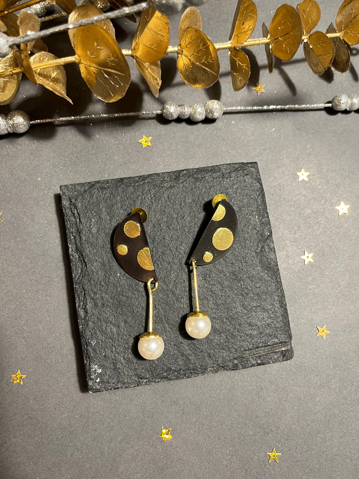 Dual Tone Geometric Pearl Hanging Earrings