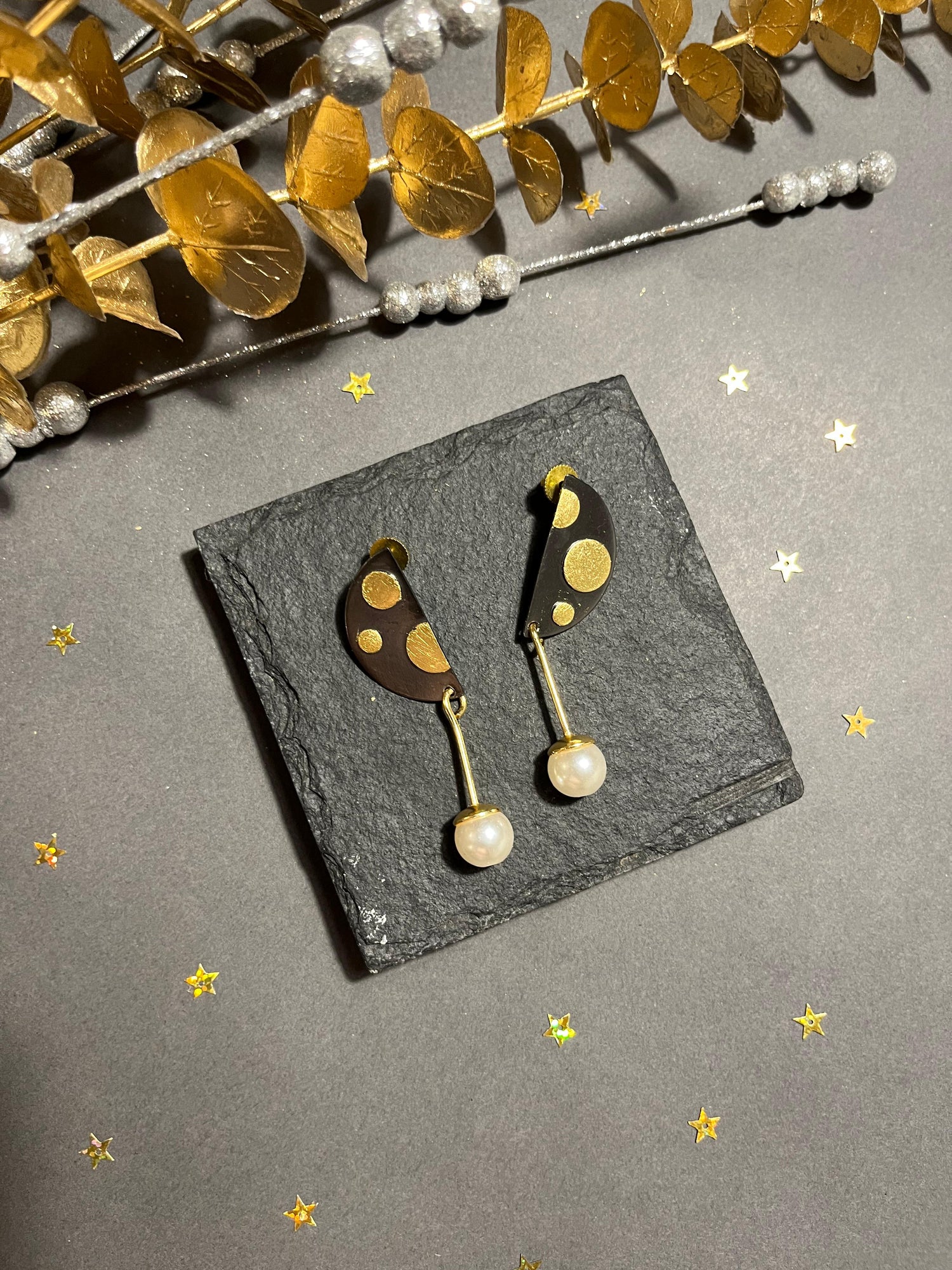 Dual Tone Geometric Pearl Hanging Earrings