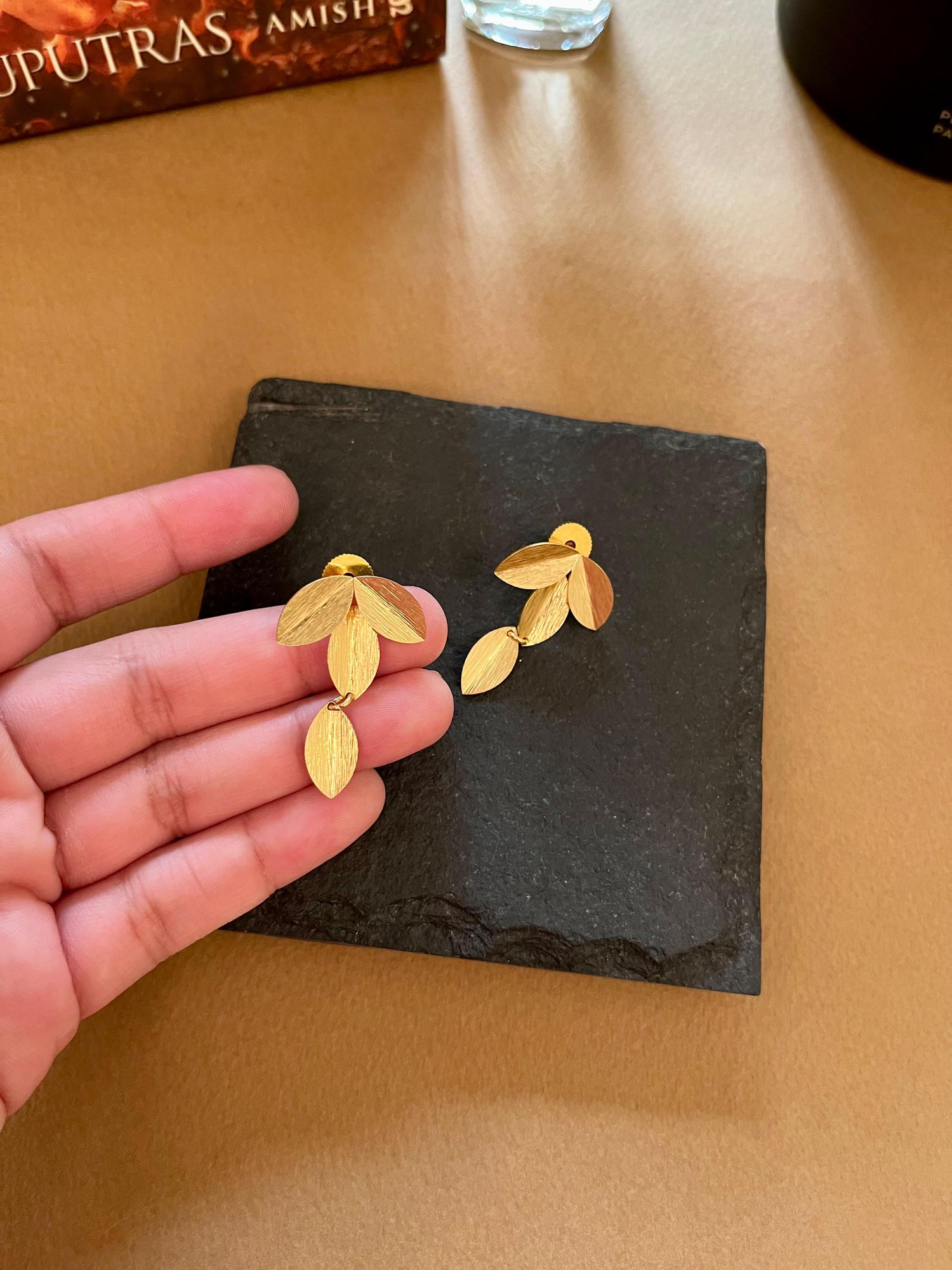 Small & Leightweigth Leaf earrings
