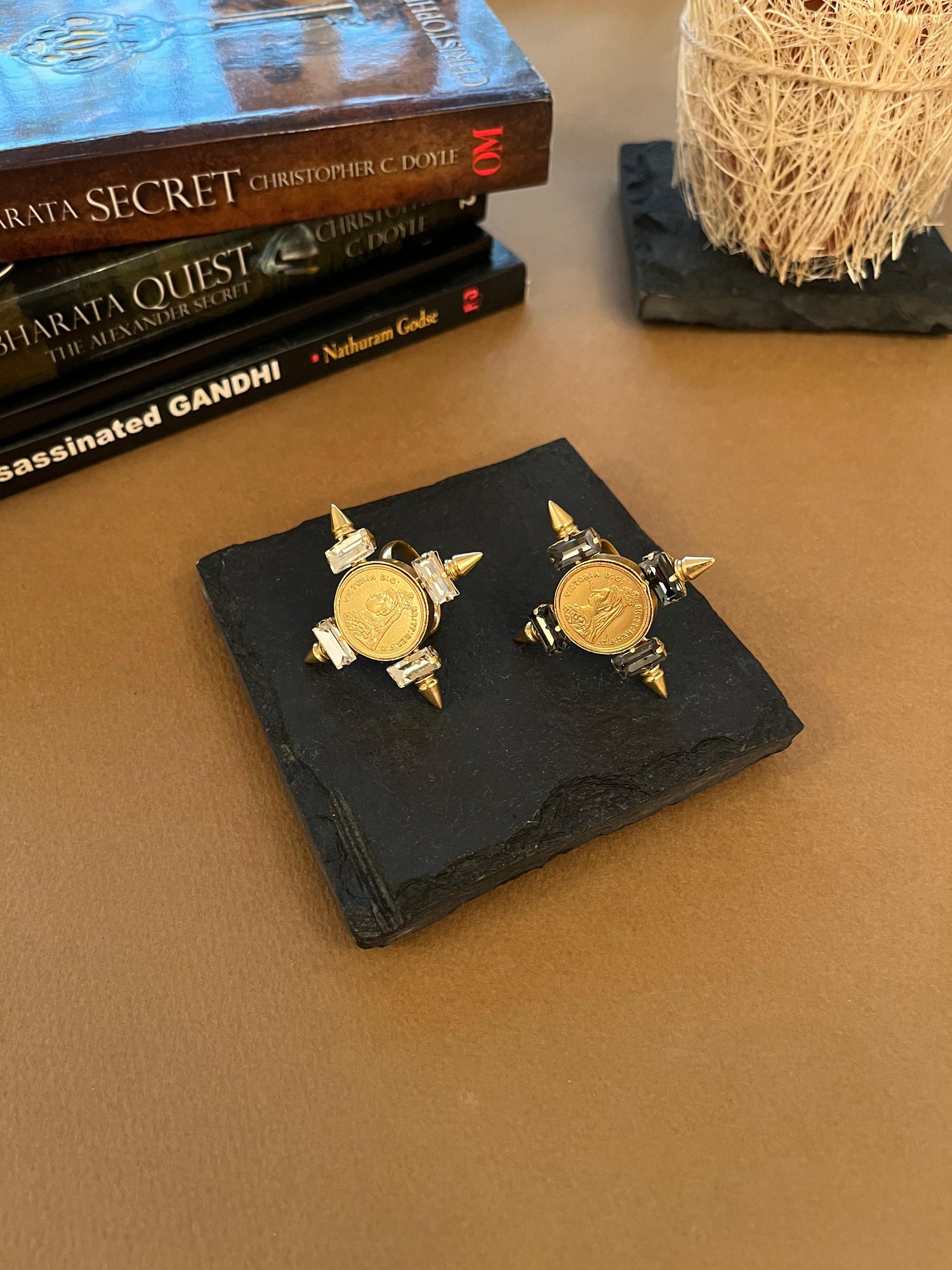 Medallion 4 Arrow Ring - White/Plain