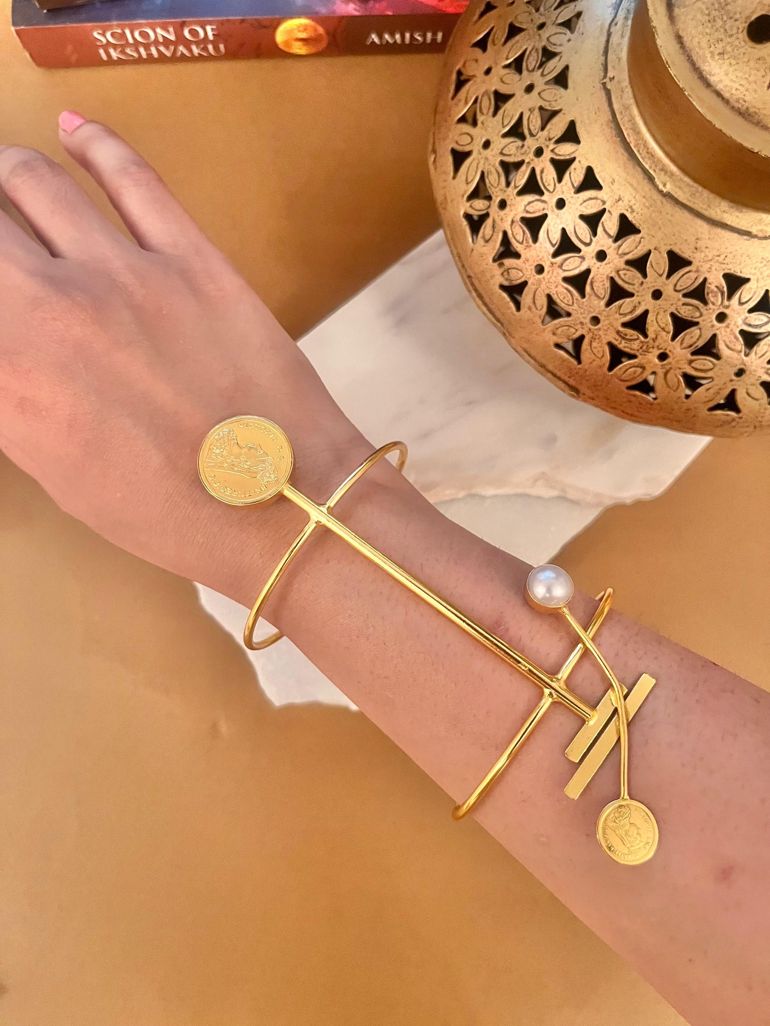 Medallion Pearl Chunky Cuff