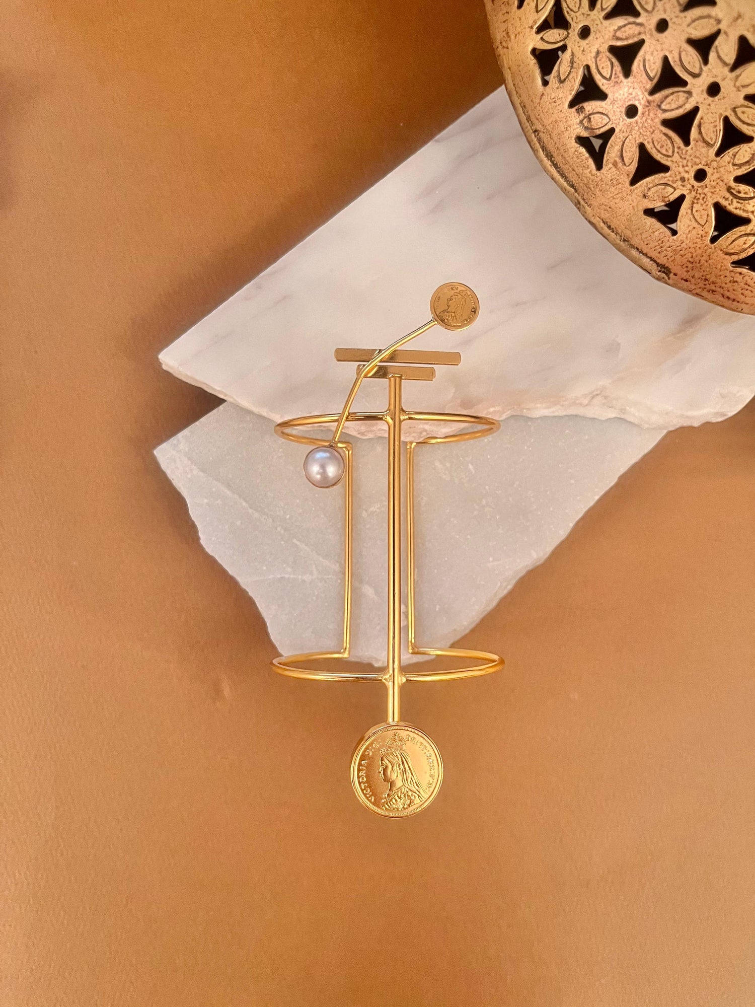 Medallion Pearl Chunky Cuff