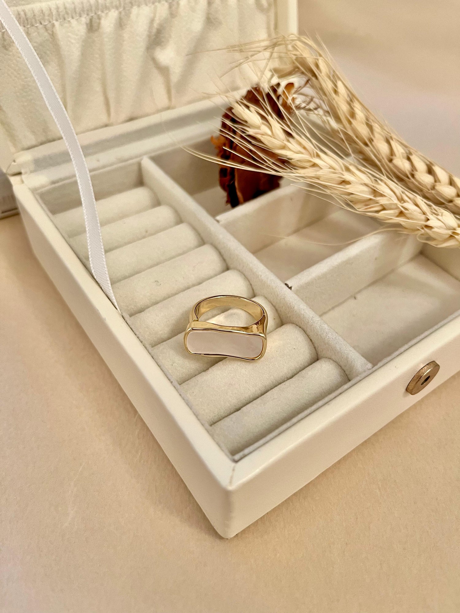 Mother of Pearl Bar Ring