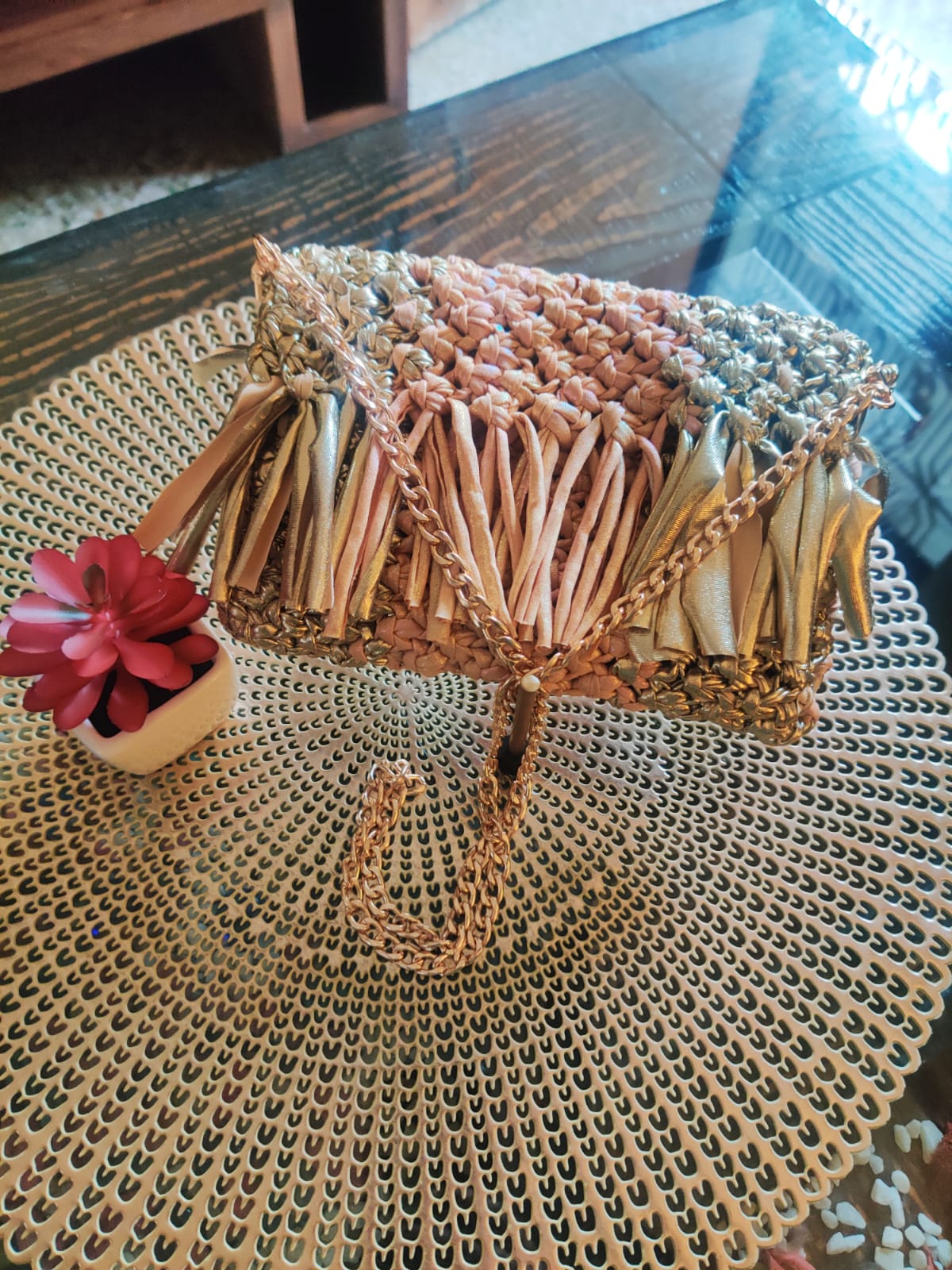 Handwoven Macramé Handbag – Pink & Gold with Strap
