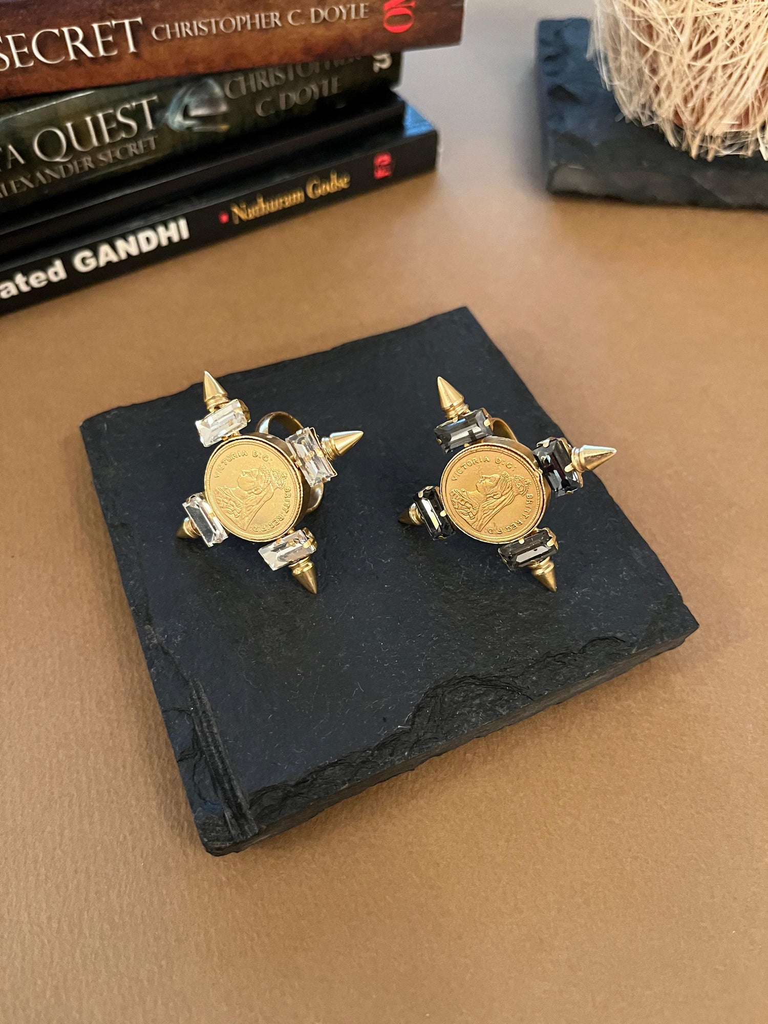 Medallion 4 Arrow Ring - Black