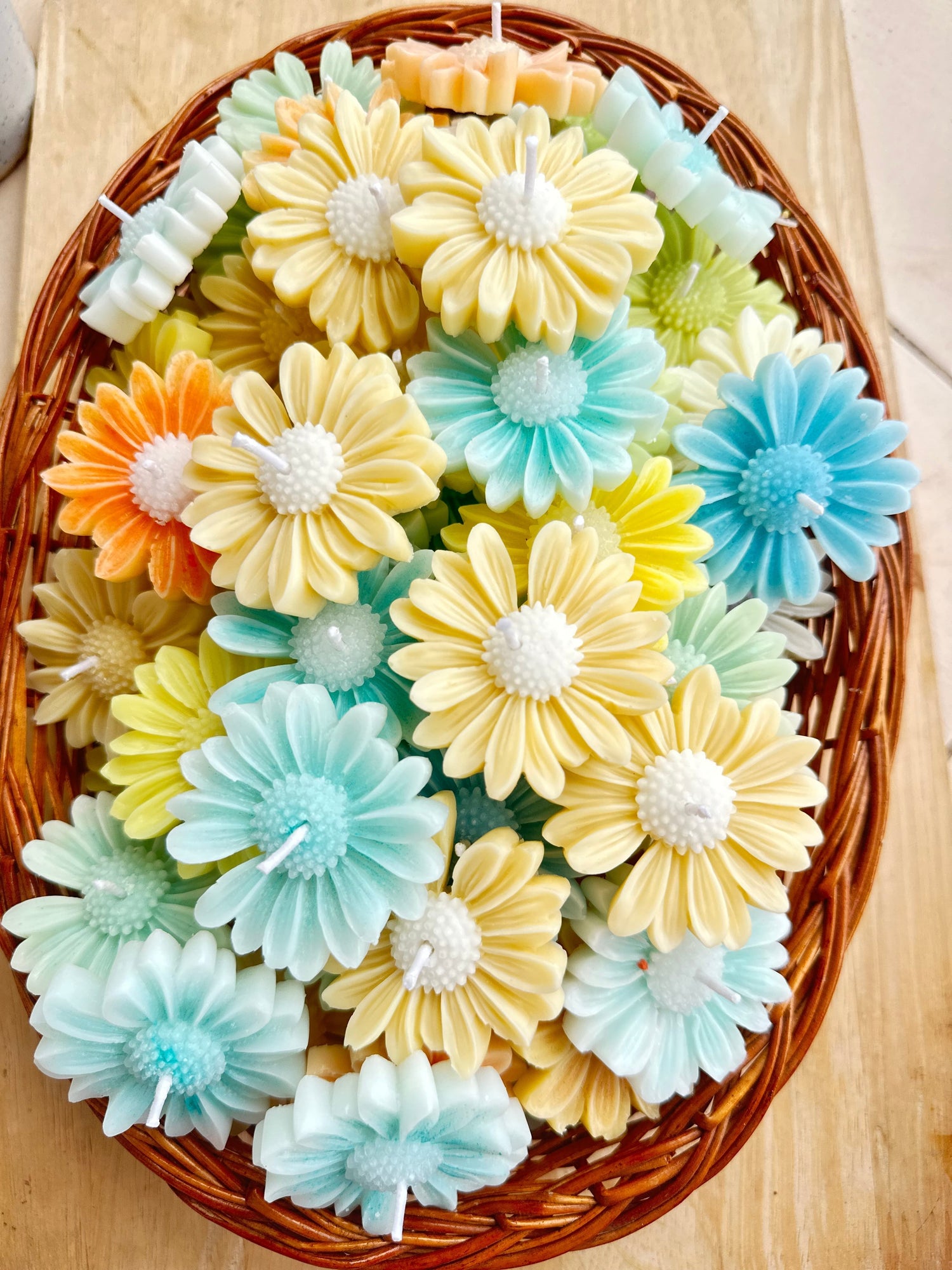 Floating Daisy Scented Candles (set of 4)