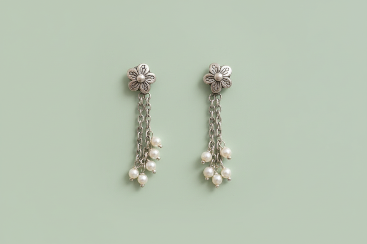 Floral pearl earring