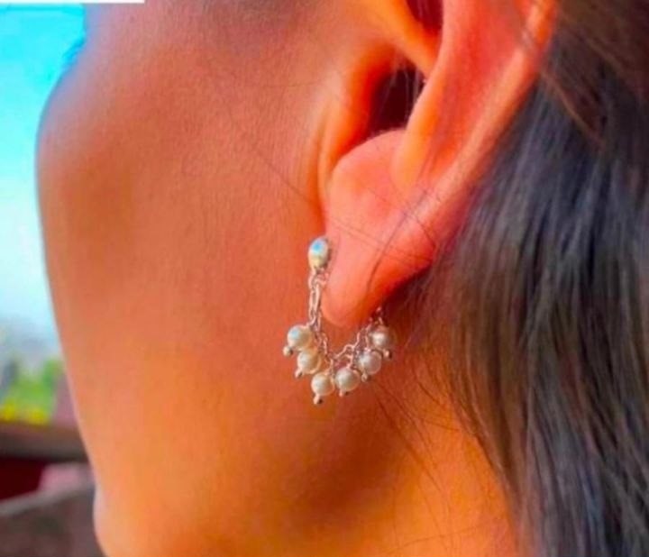 Floral pearl earring