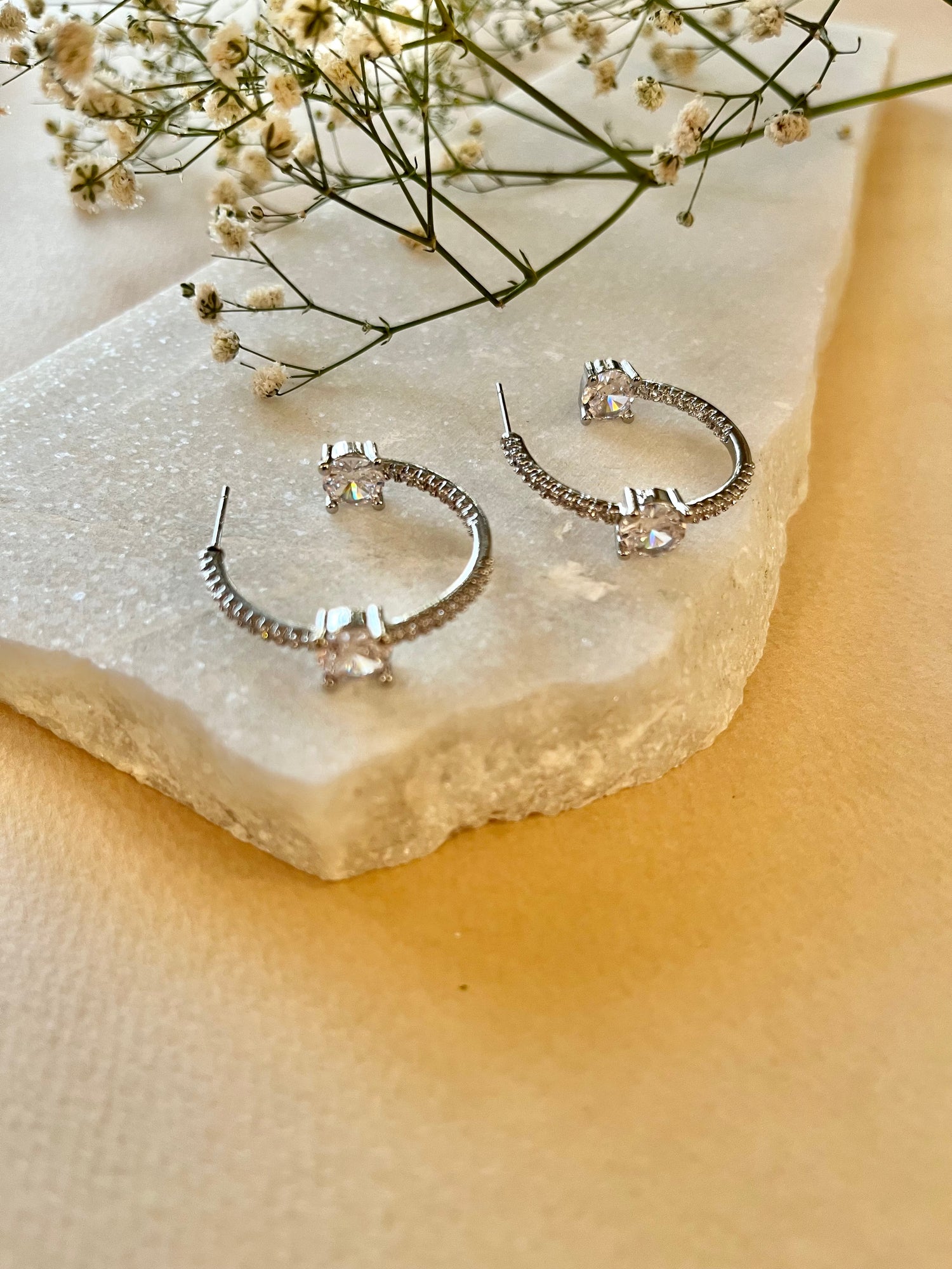 C-shape studded Earrings